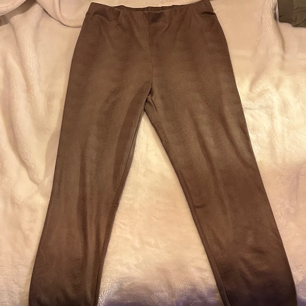 ❤️‍🔥CHIC Beige Suede Pants w/ Snake Skin pattern  (SIZE Large)